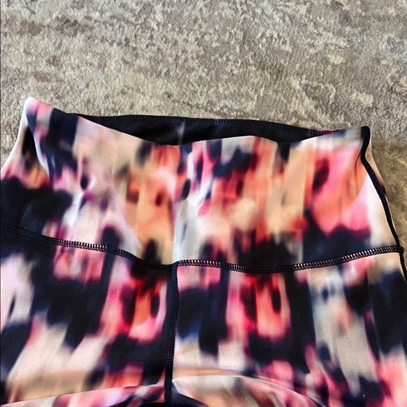 Zella Abstract Pink and Black Leggings - Picture 5 of 8